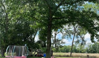 916 Edith Ave, Adrian, MO 64720