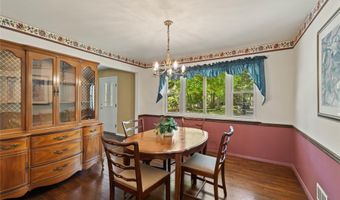 5 Daisy Ct, Airmont, NY 10901