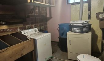 35 Hinshaw St, Arnolds Park, IA 51331