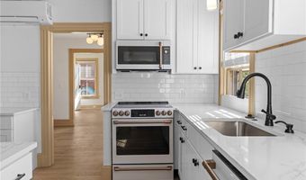 18 Barney St 2, Newport, RI 02840