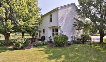 8 Hithergreen Ct, Algonquin, IL 60102