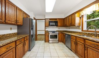 14 Colonial Ct, Cheshire, CT 06410