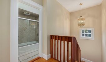 107 Old Beach Rd 2, Newport, RI 02840