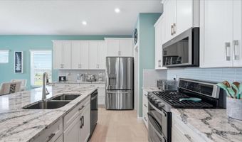 6230 ROADSTEAD Ct, Apollo Beach, FL 33572