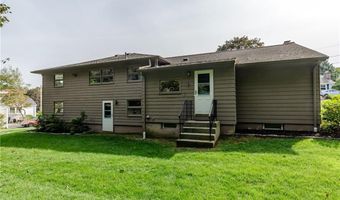 22 Whitewood Dr, Cranston, RI 02920