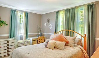 46 Channing Rd, Narragansett, RI 02882
