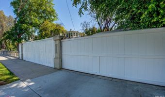 730 Holtby Rd, Bakersfield, CA 93304