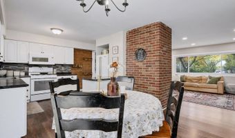 2 Sunset Ln, Algonquin, IL 60102