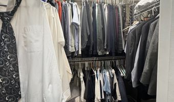 7327 Oak Knoll Dr, Indianapolis, IN 46217