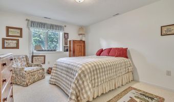 211 Emerald Meadows Dr, Arnolds Park, IA 51331