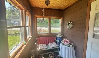 28 Charles St, Belfast, ME 04915