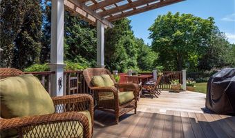7 Boulevard E, Middletown, RI 02842