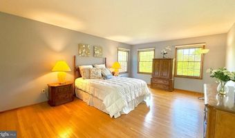 26 POLING FARM Ct, Belle Mead, NJ 08502