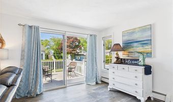 34 Beach Plum Rd, Narragansett, RI 02882