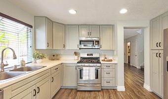 1216 Woodview Dr, Oceanside, CA 92056