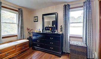 21 Beacon St, Johnston, RI 02919