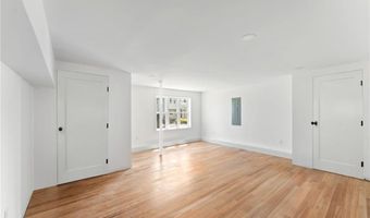 51 Burnett Rd, Warwick, RI 02889