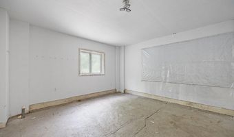 281 Chapman Dr, Amsterdam, NY 12010