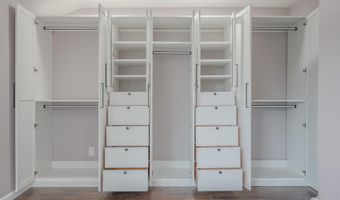 3617 FOUR MILE RUN Dr, Arlington, VA 22206