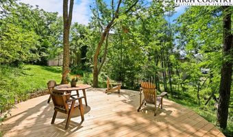 140 Library Ln, Banner Elk, NC 28604