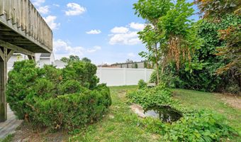 7 Hemlock Ln, Albany, NY 12208