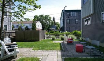 20 E Bowery St 3B, Newport, RI 02840