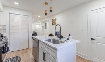 4702 MEADE St NE, Washington, DC 20019