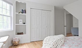 125 Fernwood Dr, East Greenwich, RI 02818