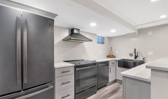 157 Romine Cir, Ballwin, MO 63011