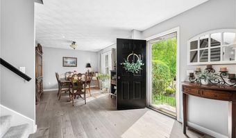84 Country Hill Ln, North Kingstown, RI 02852