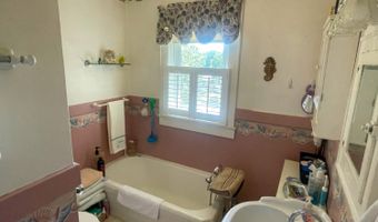811 Broad St, Altavista, VA 24517