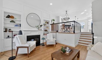 203 PRINCESS St, Alexandria, VA 22314