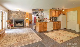 14 Shelton Branch Rd, Barnardsville, NC 28709
