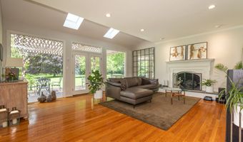 8809 SAUNDERS Ln, Bethesda, MD 20817