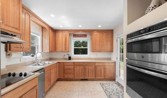 603 Rue Montand Dr, Ballwin, MO 63011