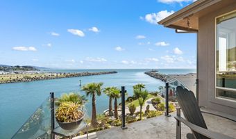108 SEA CLIFF Ter, Brookings, OR 97415