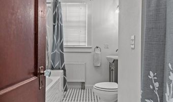 32 Thurston Ave A, Newport, RI 02840
