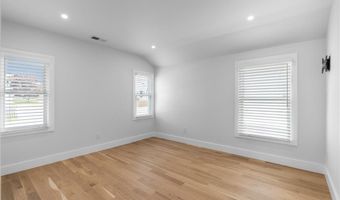76 Warren Ave, Middletown, RI 02842