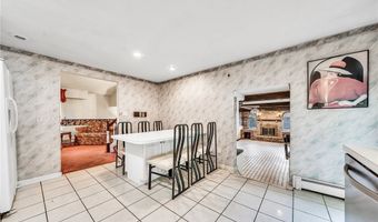 8 Countryside Ct, Amherst, NY 14221