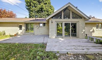 521 W SENECA Dr, Appleton, WI 54911