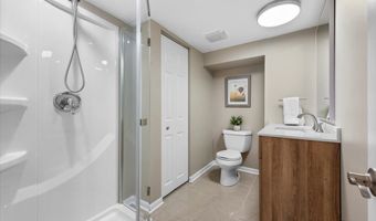 1832 W Woodland Ave, Addison, IL 60101