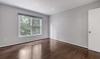 1128 HALESWORTH Dr, Rockville, MD 20854