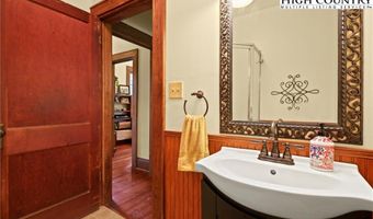 140 Library Ln, Banner Elk, NC 28604