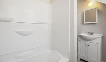 41 Parker St, Bangor, ME 04401