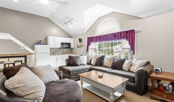 6 Gumpas Hill Rd, Pelham, NH 03076