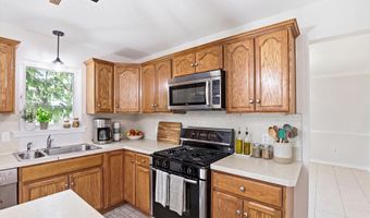 808 Anchor Ave, Beachwood, NJ 08722