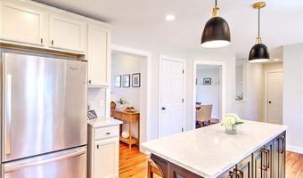7 Court Ave, Barrington, RI 02806