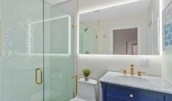 11 Sunshine Ct, Newport, RI 02840