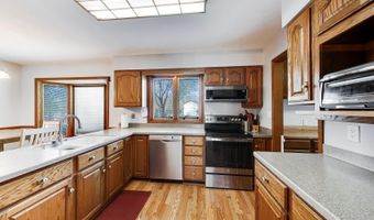 525 Skyline Dr, Algonquin, IL 60102