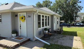 206 8th St, Alton, IA 51003
